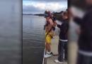Gli fanno credere di buttarsi con il Bungee Jumping nel vuoto e invece finisce in acqua!
