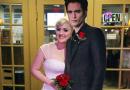 Fan di Twilight sposa sagoma di cartone di Robert Pattinson