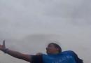 L'eroe che salvò il cellulare al volo del passeggero sulle montagne russe!