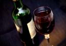 Uno studio ha dichiarato che il vino uccide i germi che causano il mal di gola e la placca dentale!