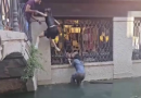 Si scattano un selfie ma la gondola si ribalta
