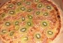 Addio alla pizza all'ananas, ora è il turno della pizza con i kiwi!