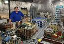 Uomo spende circa 80mila euro per ricreare un'enorme città in Lego