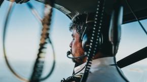 Pilota tenta di spegnere i motori in volo