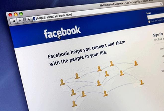 GLI INSULTI SU FACEBOOK VERRANNO MULTATI: RISARCIMENTO DA 100 EURO AL GIORNO