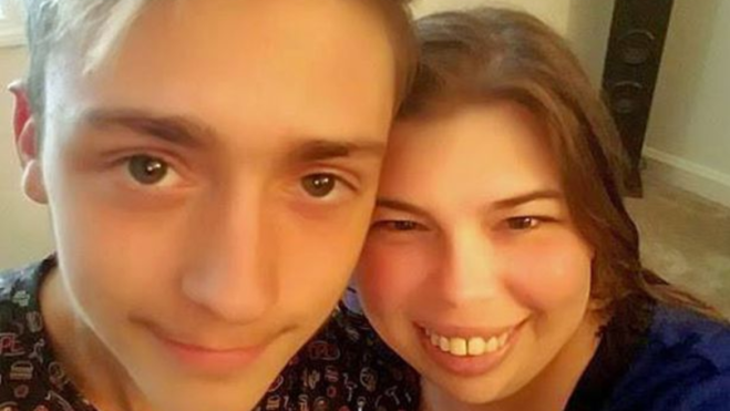 Diciottenne vuole sposare la mamma del suo migliore amico!