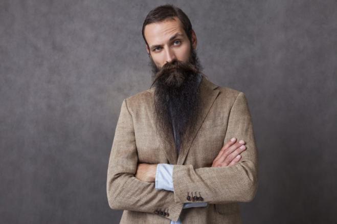 La scienza rivela che gli uomini con la barba hanno più germi dei cani!