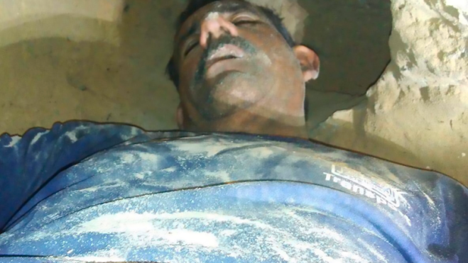 Uomo incastrato nel tunnel che aveva scavato per spiare l'ex fidanzata!
