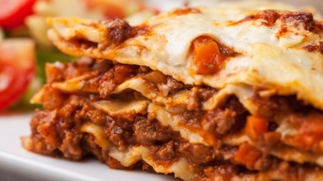 La lasagna vegana diventa virale e viene definita dagli utenti “un crimine d'odio”. 