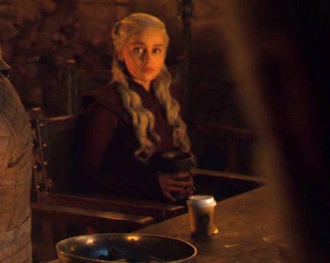 Tazza di Starbucks lasciata nell'inquadratura dell'ultima puntata di Game of Thrones! 