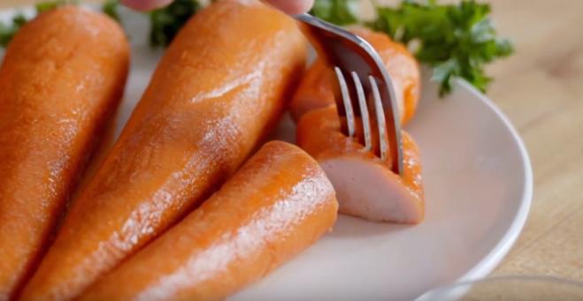 Catena di Fast Food crea la “Carnota”: la carota di carne per i vegani Troll! 