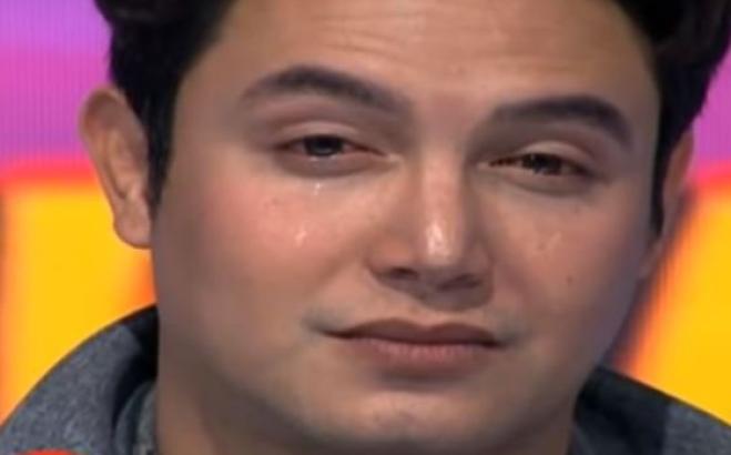 Attore stabilisce il record per non aver battuto ciglio per un'ora e 17 minuti!