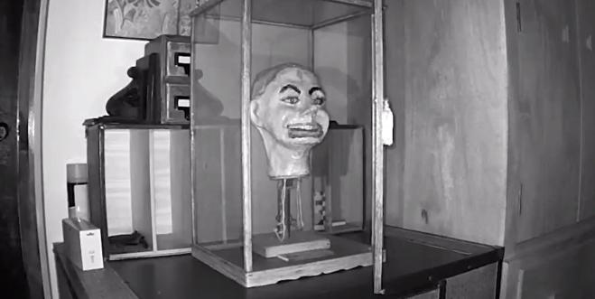Il mistero della bambola da ventriloquo che prende vita di notte!