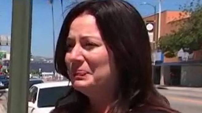 Barbone lancia secchio di diarrea sul viso di una donna a caso!