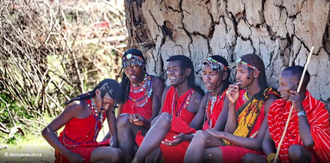Donna inglese lascia la sua famiglia per un Masai