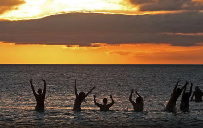 Oristano, polemiche per i nudisti in spiaggia