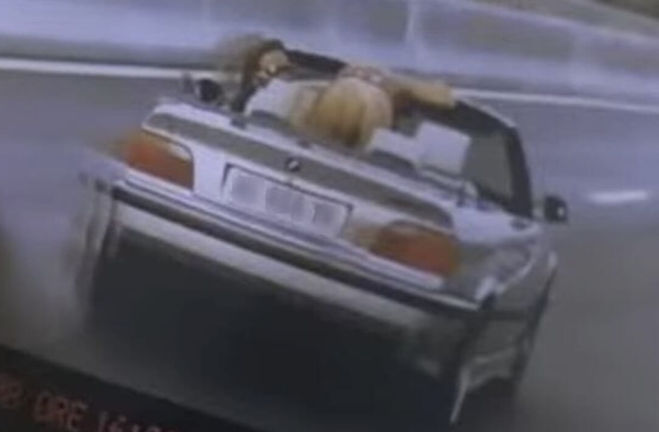 Sesso a 140km orari in autostrada