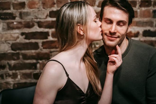 Un bacio di 6 secondi può salvare una relazione
