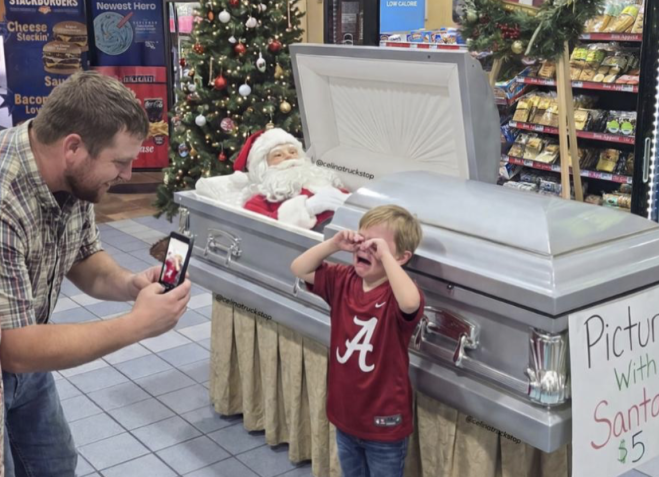 Lo strano caso del Babbo Natale in una bara