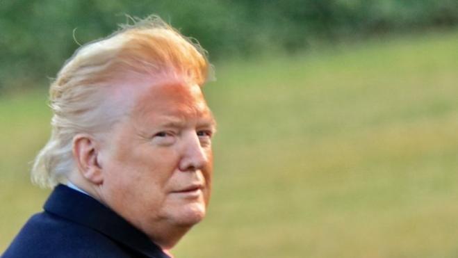 La faccia arancione di Trump conquista i meme del web