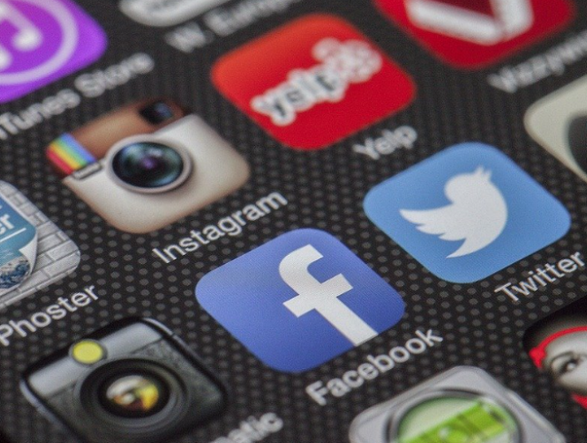 Social di Zuckerberg down per 7 ore