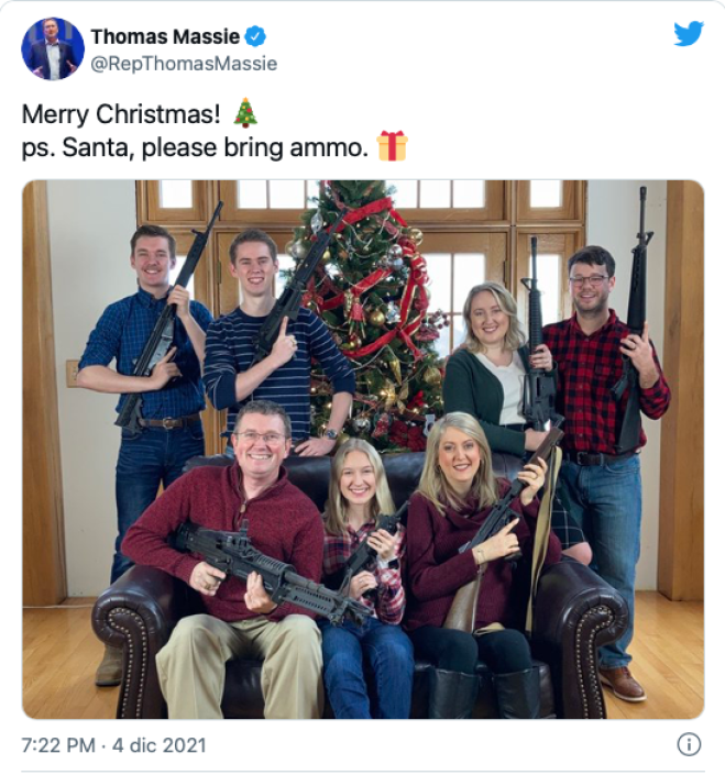 Buon Natale con mitra spianato