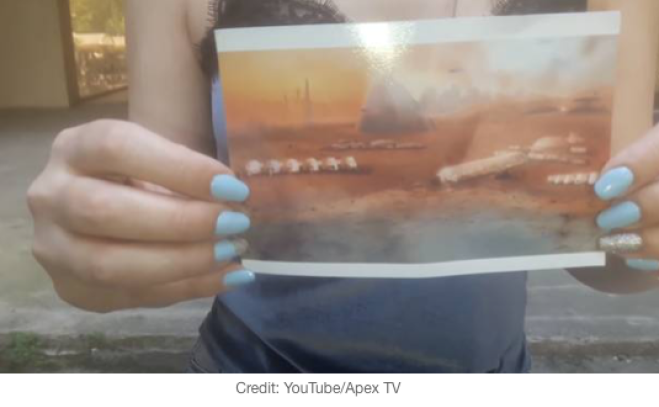 Viaggiatrice nel tempo mostra foto di Marte