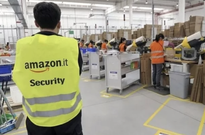 Amazon, cronometrati i dipendenti in bagno