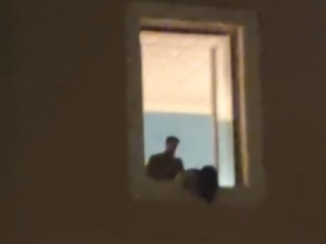 Sesso alla finestra in piazza a Lecce