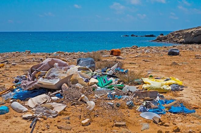 Le spiagge italiane invase dalla plastica