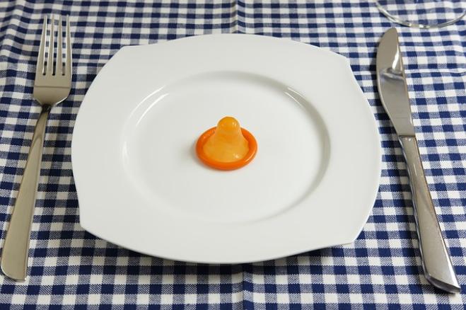 Febbre e tosse: aveva un preservativo nei polmoni da mesi
