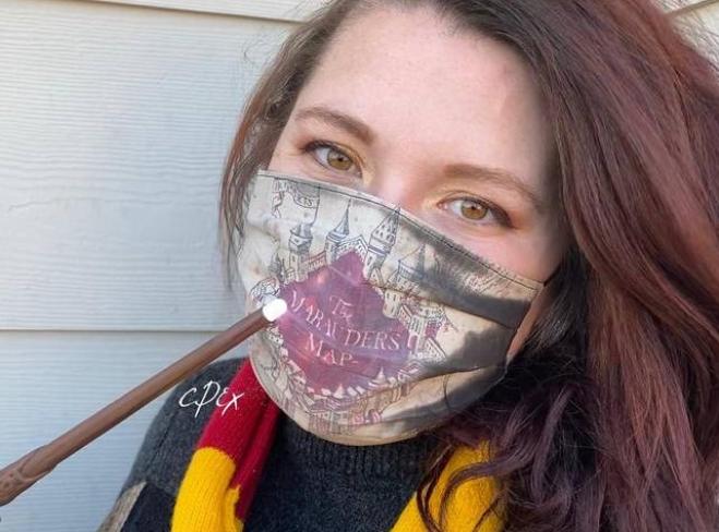 Artista crea maschere di Harry Potter che mostrano la mappa del Malandrino quando respiri