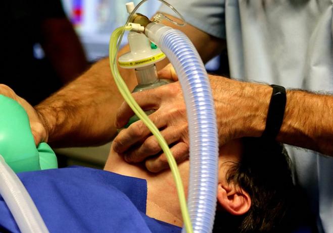 Erezione di 4 ore mentre è in terapia intensiva per Covid