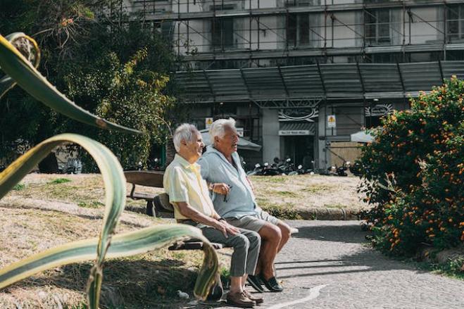 Over 70enni fanno sesso orale, poi uno ricatta l’altro