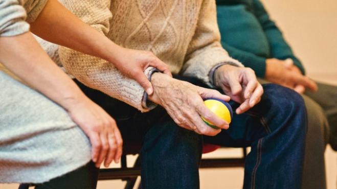 Sposato a sua insaputa con badante truffatrice