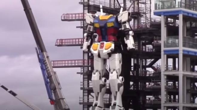 Giappone: il Gundam alto 18 metri fa i suoi primi passi