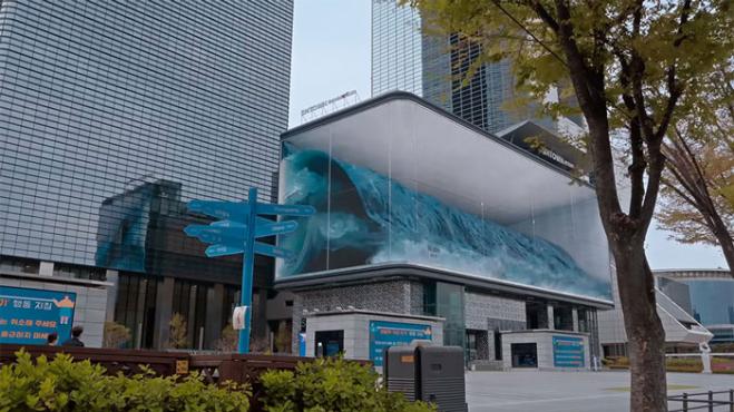 L'effetto ottico di una gigantesca onda dentro un acquario a Seoul, sbalordisce i cittadini