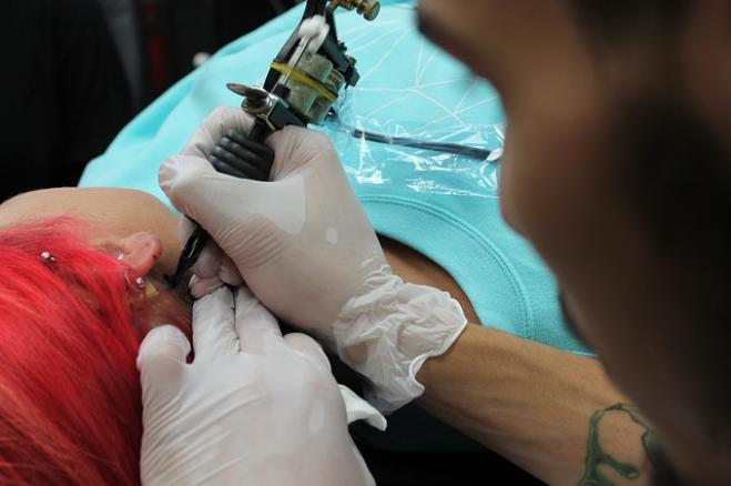 Sono tatuate e salta l'eredità