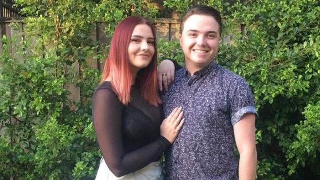 Ragazzo regala una torta alla fidanzata per aver fatto un peto dopo 3 anni insieme