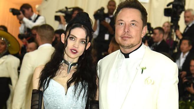Elon Musk chiama suo figlio “ X Æ A-12 “, costretto a cambiare il nome per conformarsi alle leggi