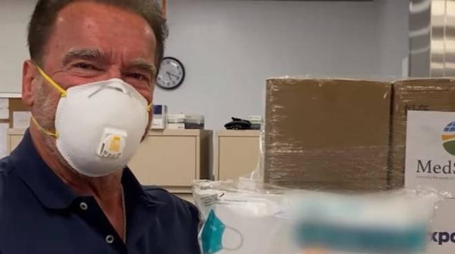 Arnold Schwazenegger dona 1 milione di dollari in mascherine contro il coronavirus