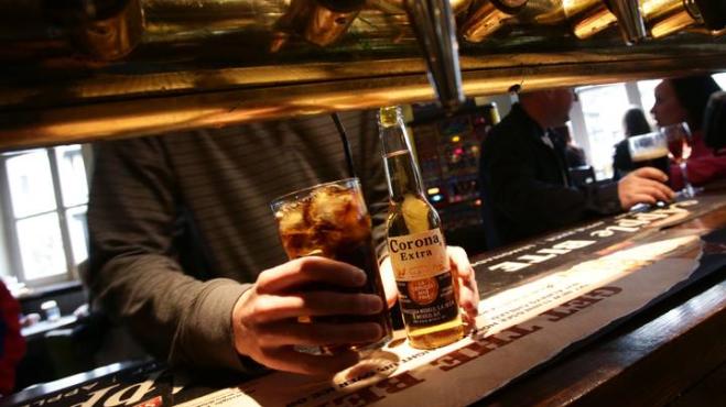 La società dietro la birra Corona perde 170 milioni di dollari a causa del Coronavirus!